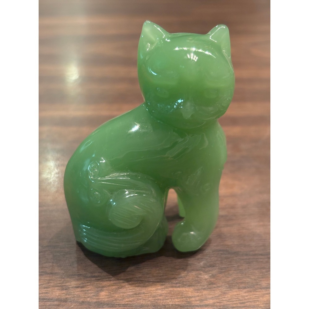 Franklin Mint 1986 Vintage Ch'ing Dynasty Green Jade Glass Cat Figurine